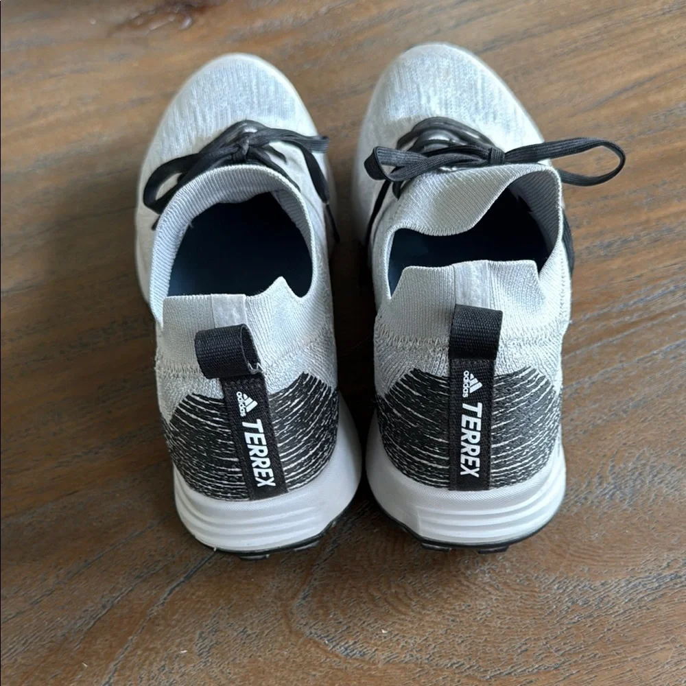 Men’s Adidas TERREX Gray and Black Athletic Shoes - Size 11 - Picture 2 of 9